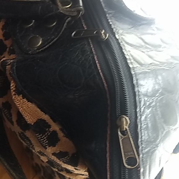 Large Leopard Print Travel Bag - Picture 4 of 8